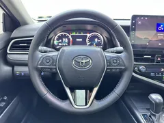 2023 Toyota Camry 2.5G Luxury, белый — фото 10