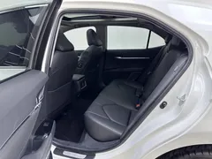 2023 Toyota Camry 2.5G Luxury, белый — фото 12