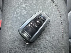 2023 Toyota Camry 2.5G Luxury, белый — фото 17