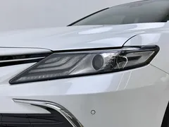 2023 Toyota Camry 2.5G Luxury, белый — фото 18