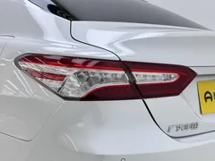 2023 Toyota Camry 2.5G Luxury, белый — фото 19