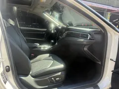 2022 Toyota Camry 2.5S Knight, белый — фото 8