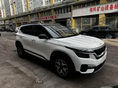 2021 Kia Seltos 1.5L CVT Trend, белый — фото 3
