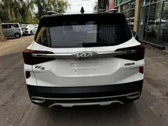 2021 Kia Seltos 1.5L CVT Trend, белый — фото 5