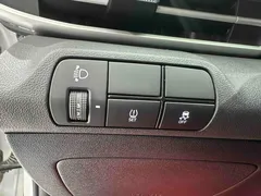 2023 Hyundai Elantra 1.5L CVT LUX Premium, белый — фото 10