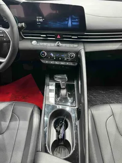2023 Hyundai Elantra 1.5L CVT LUX Premium, белый — фото 12