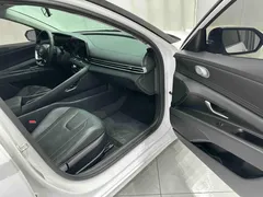 2023 Hyundai Elantra 1.5L CVT LUX Premium, белый — фото 16
