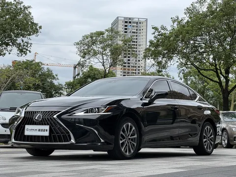 2023 Lexus ES 260 Excellence