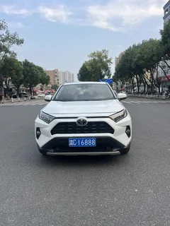2022 Toyota RAV4 2.0L CVT 2WD Fashion Plus, белый — фото 2