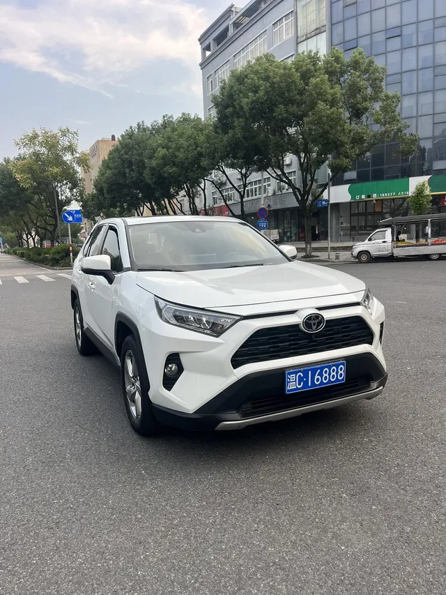 2022 Toyota RAV4 2.0L CVT 2WD Fashion Plus