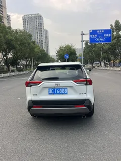 2022 Toyota RAV4 2.0L CVT 2WD Fashion Plus, белый — фото 4