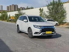 2021 Mitsubishi Outlander 2.0L 2WD 5-seat, белый — фото 3
