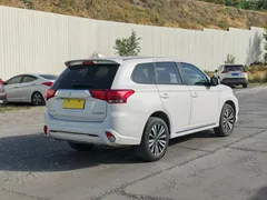 2021 Mitsubishi Outlander 2.0L 2WD 5-seat, белый — фото 9