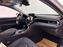 2021 Toyota Camry 2.0G Luxury, белый — фото 10