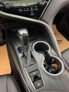 2021 Toyota Camry 2.0G Luxury, белый — фото 15