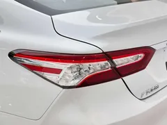 2021 Toyota Camry 2.0G Luxury, белый — фото 17