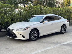 2022 Lexus ES 200 Excellence, белый — фото 1
