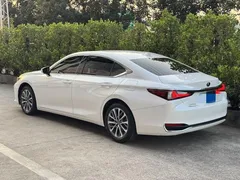 2022 Lexus ES 200 Excellence, белый — фото 4