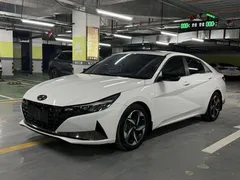 2022 Hyundai Elantra 1.5L CVT LUX Premium, белый — фото 1