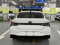 2022 Hyundai Elantra 1.5L CVT LUX Premium, белый — фото 4