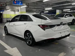 2022 Hyundai Elantra 1.5L CVT LUX Premium, белый — фото 6