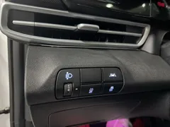 2022 Hyundai Elantra 1.5L CVT LUX Premium, белый — фото 9
