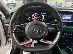 2022 Hyundai Elantra 1.5L CVT LUX Premium, белый — фото 11