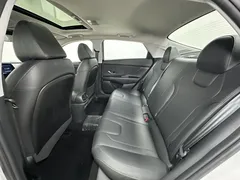 2022 Hyundai Elantra 1.5L CVT LUX Premium, белый — фото 14