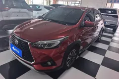 2022 Toyota Yaris L Zhixuan X 1.5L CVT Luxury Plus, красный — фото 1
