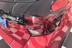 2022 Toyota Yaris L Zhixuan X 1.5L CVT Luxury Plus, красный — фото 8