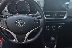 2022 Toyota Yaris L Zhixuan X 1.5L CVT Luxury Plus, красный — фото 14