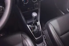 2022 Toyota Yaris L Zhixuan X 1.5L CVT Luxury Plus, красный — фото 16