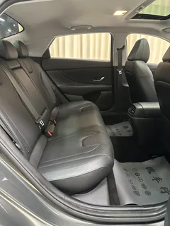 2023 Hyundai Elantra 1.5L CVT TOP Flagship — фото 10