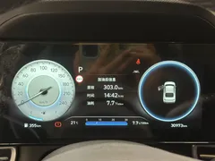 2023 Hyundai Elantra 1.5L CVT TOP Flagship — фото 13