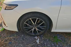 2021 Toyota Camry 2.5G Luxury, белый — фото 5