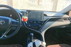 2021 Toyota Camry 2.5G Luxury, белый — фото 15