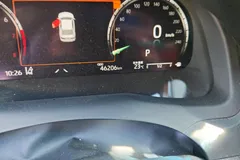 2021 Toyota Camry 2.5G Luxury, белый — фото 17