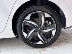 2022 Hyundai Elantra 1.5L CVT LUX Premium, белый — фото 15