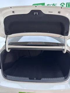 2022 Hyundai Elantra 1.5L CVT LUX Premium, белый — фото 16