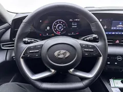 2022 Hyundai Elantra 1.5L CVT LUX Premium, белый — фото 18