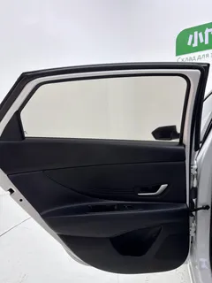 2022 Hyundai Elantra 1.5L CVT LUX Premium, белый — фото 20