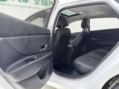 2022 Hyundai Elantra 1.5L CVT LUX Premium, белый — фото 21
