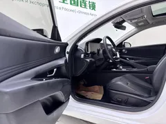 2022 Hyundai Elantra 1.5L CVT LUX Premium, белый — фото 23