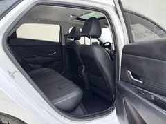 2022 Hyundai Elantra 1.5L CVT LUX Premium, белый — фото 27