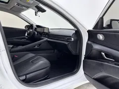 2022 Hyundai Elantra 1.5L CVT LUX Premium, белый — фото 29