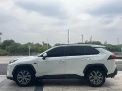 2023 Toyota RAV4 2.0L CVT 2WD 20th Anniversary Platinum, белый — фото 3