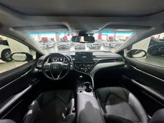 2021 Toyota Camry 2.5G Luxury, белый — фото 7