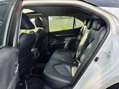 2022 Toyota Camry 2.5S Knight, белый — фото 6