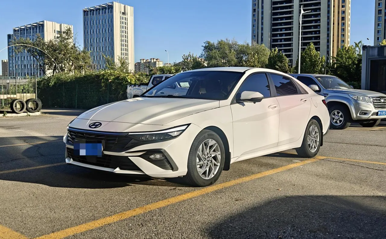 2023 Hyundai Elantra 1.5L CVT GLS Leading