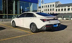 2023 Hyundai Elantra 1.5L CVT GLS Leading, белый — фото 4
